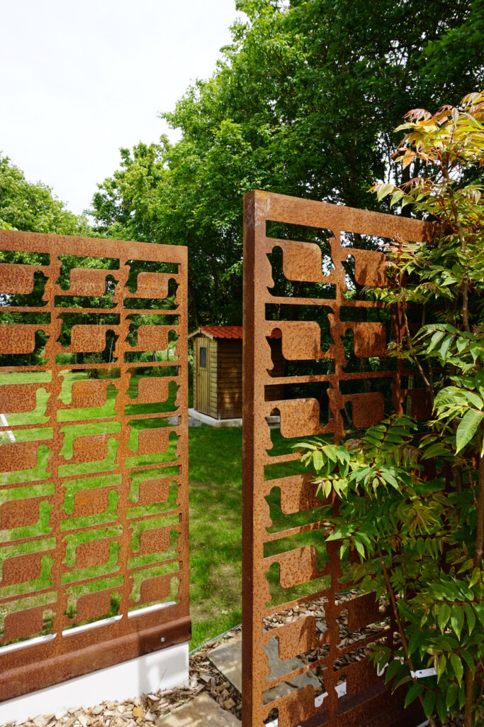 clôture ajourée metal - clôtures de jardin